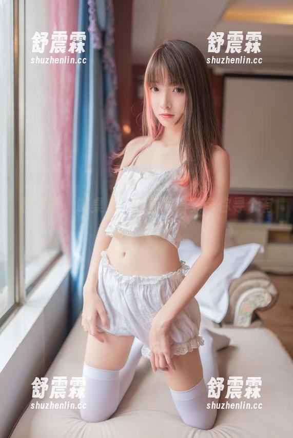 祖木子：课桌上，最新写真集带你寻个有趣的借口！