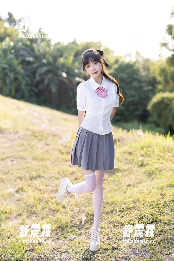 秀人网 - 双人？作品？Carol周妍希这波定制，真不知道到底在画啥呢。