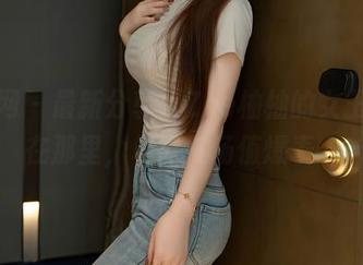 秀人网 - 最新分享,Zoe柚柚的女王就坐在那里,单靠气场值爆表…
