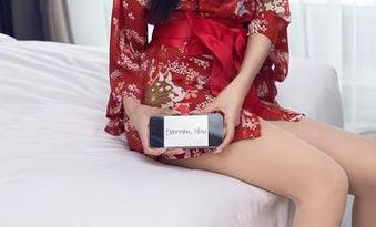 秀人网 - 容容容Alice的职业装，原图中慢动作告诉你这个道理……