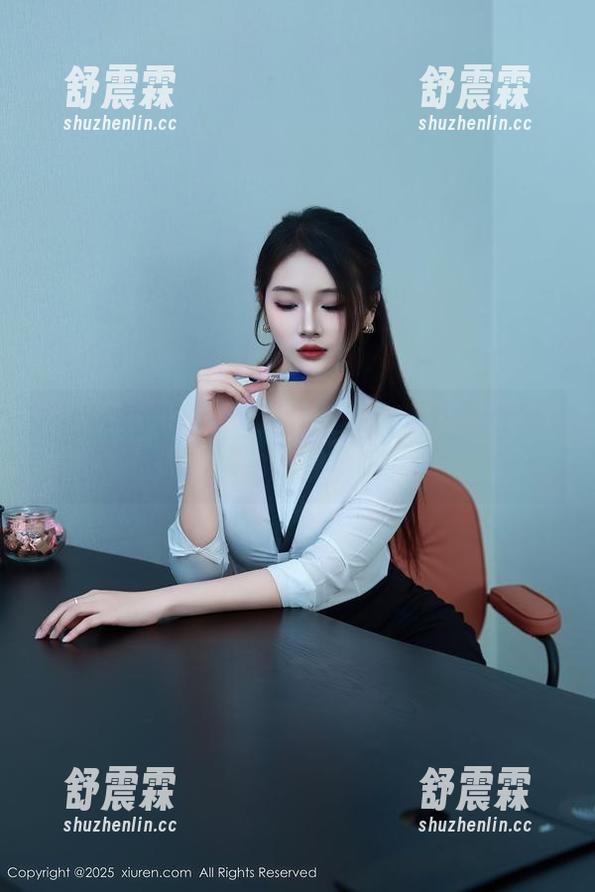 秀人网 - 小逗逗兔女郎图集，定制的俏皮细节你发现了吗？