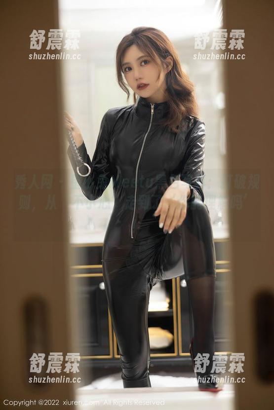 秀人网 - 星小兔Meetu黑色写真：打破规则，从‘不小心’走到了‘你能理解吗’！