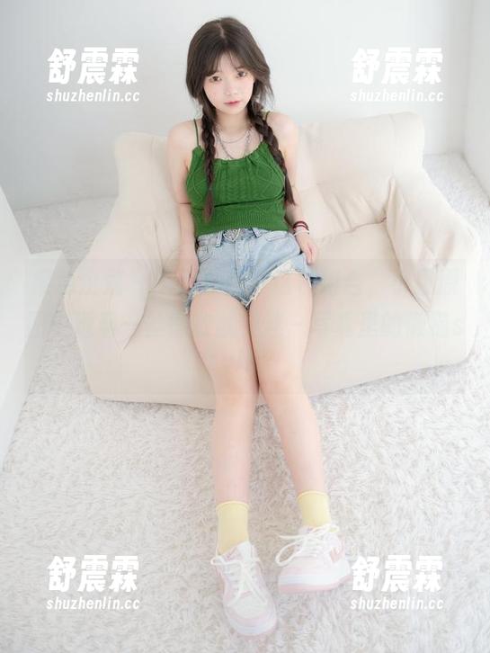 紧急企划 - “厚白丝”这种组合，小恩原图中透着一丝懒散就很迷～写真里的懒猫style？