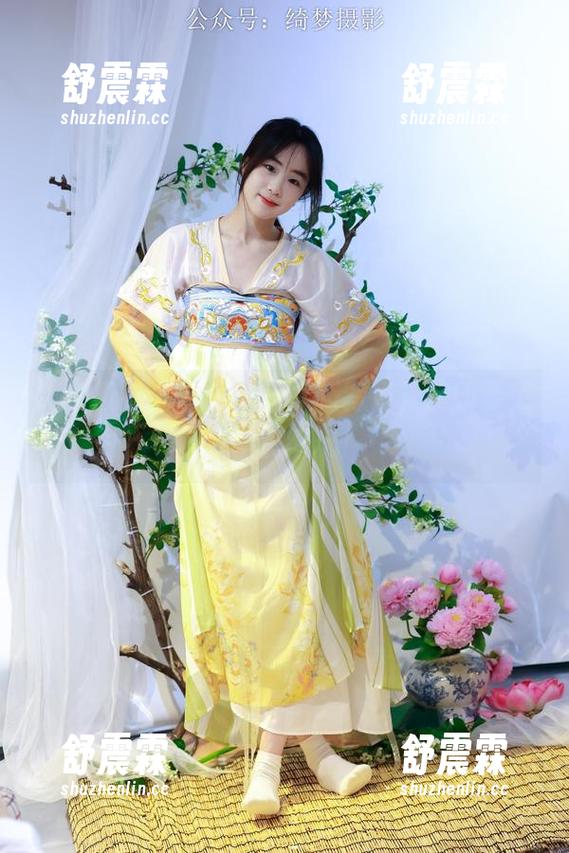 绮梦摄影 - 秋月无修最新写真，水印要哭了，真好玩！