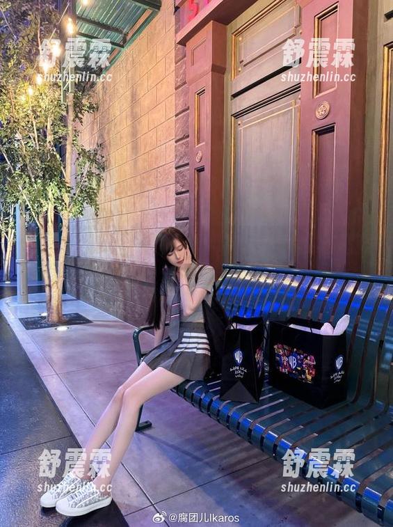 腐团儿Ikaros的写真和裤里丝，原图里竟藏着我的少女心！