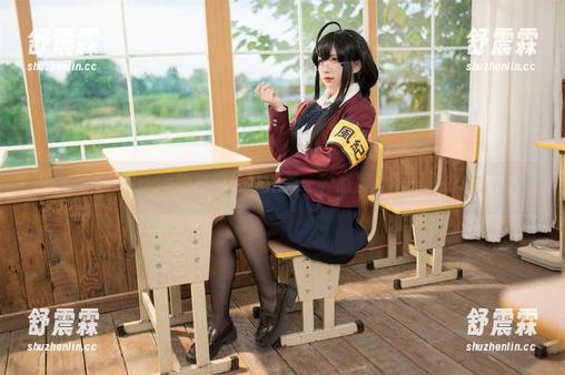 花铃Hana的私拍：礼服是一种态度，不只是衣服