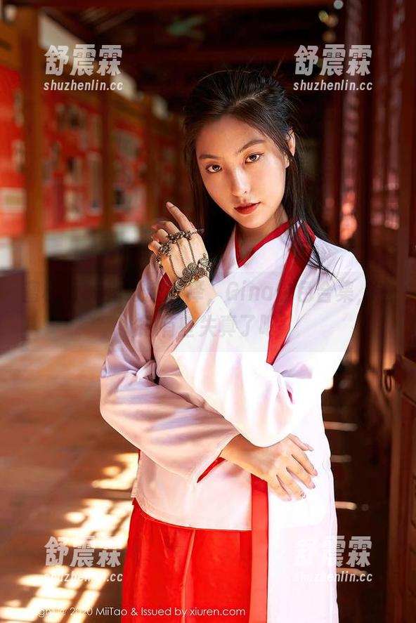 蜜桃社 - 壁纸新选择，Gina白色合集，白得有些失真了吧