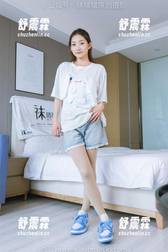 袜啵啵 - 脚尖绽放无圣光，甜甜圈的油亮肉丝难以抵挡。