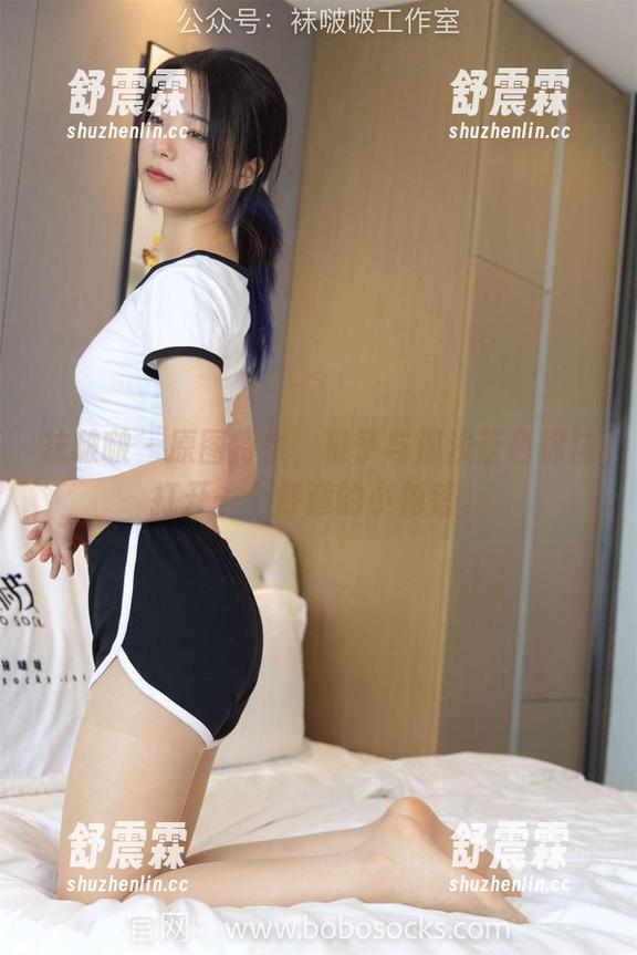 袜啵啵 - 原图特供，稚予与那浅蓝色棉袜打开一个舒适的小角落。