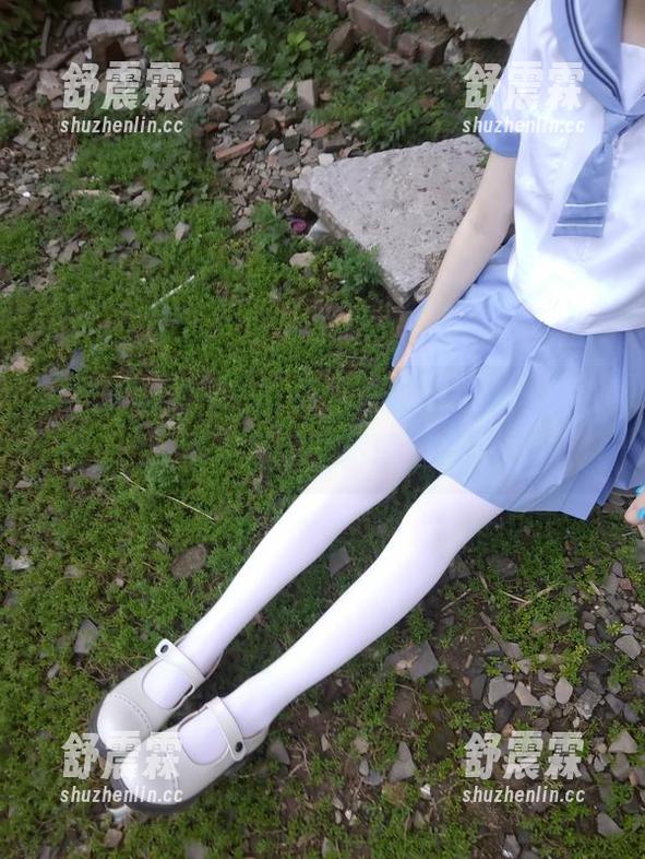 放大你的好奇心，西尔酱的超薄背心白色吊带袜原图，尽情看吧！