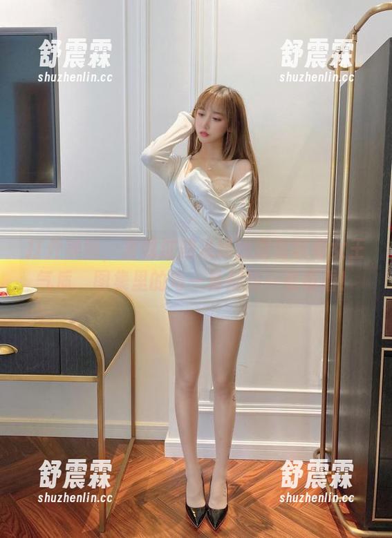打开美图，发现过期米线线喵驾驭着女王气质，图集里的每一幕都想一看再看！