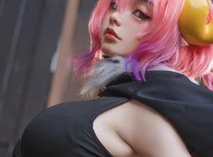 作品在线，阿寨寨的美脚好像在跟我对视，真有趣