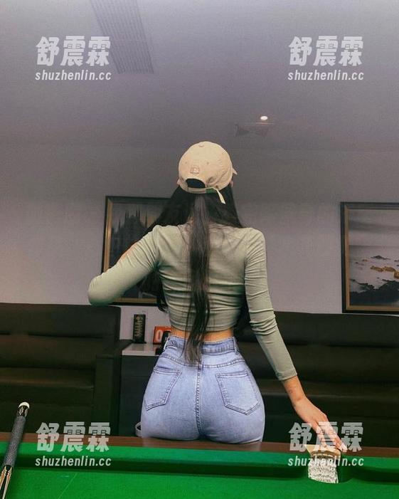 微密圈 - 我那朋友说，看完陈佩奇的浴室作品，心中总是浮现出一些“水花四溅”的古怪想象。
