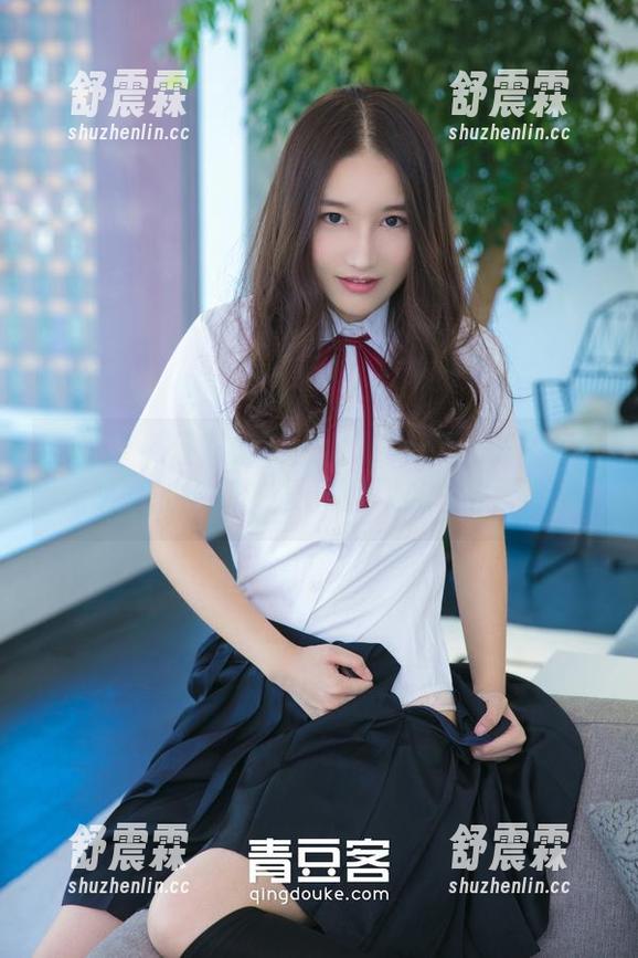 青豆客-汪佩妮 青豆客 - 汪佩妮的天台写真集:又一个阳光明媚的更新,顺便晒几张我的素颜!