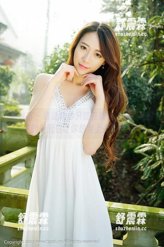 青豆客-莫雅淇 青豆客 - 谁说婚纱只能在婚礼上见?莫雅淇的美图包让你想穿上去转圈圈!