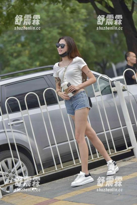 魔镜街拍 - 午后时光，婷婷在包臀灰裙与薄丝OL之间自由游走，绝对值得一看，资源留给懂得的人！